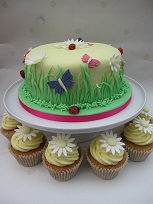 daisy cake and cupcakes